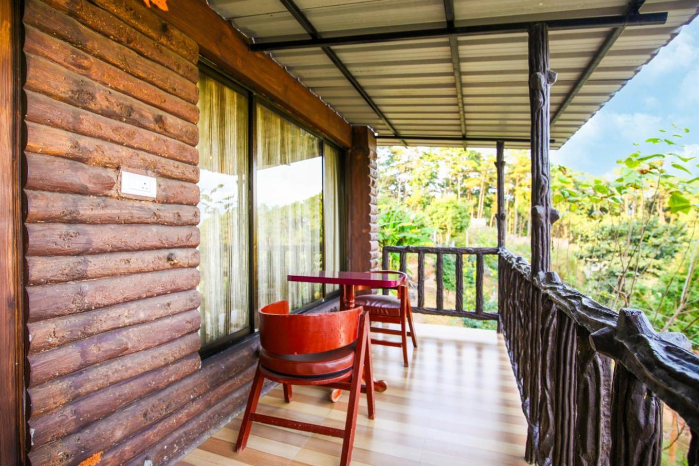 La Nicholas Lake View By Summit Hotels Shillong Eksteriør billede